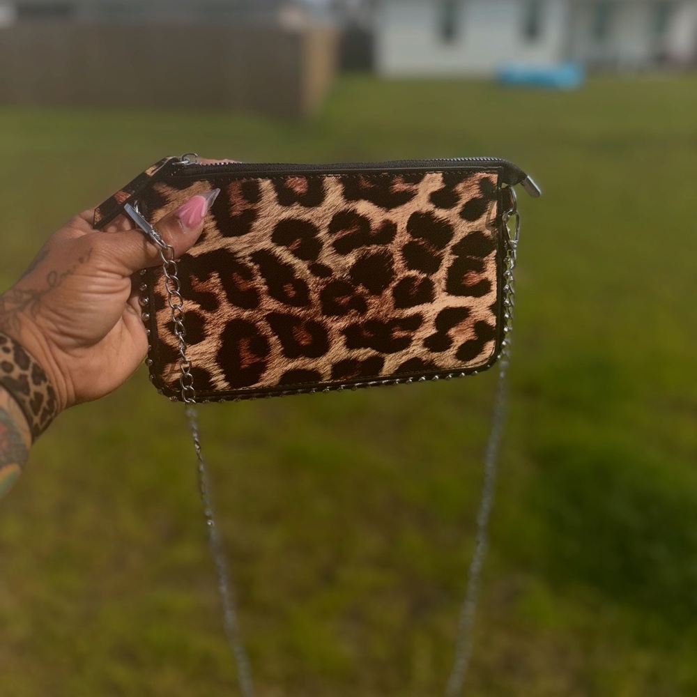 Leopard Print Chain Crossbody Bag